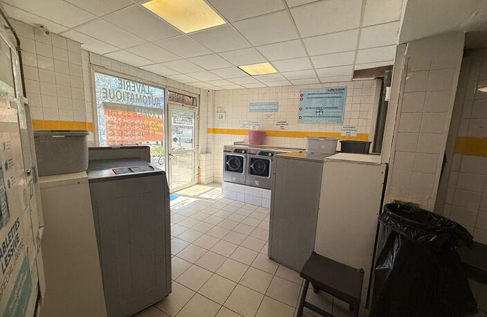 MURS COMMERCIAUX — photo 2