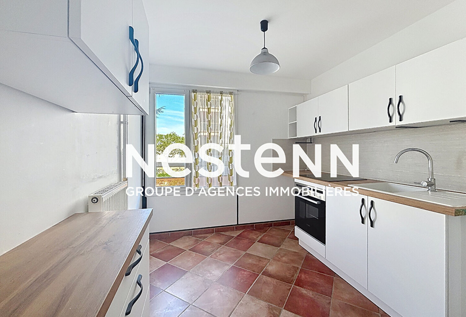 Appartement T2 BRON -  48m2 - 3è étage - Balcon - Parking privé - BRON DESGNETTES — photo 1