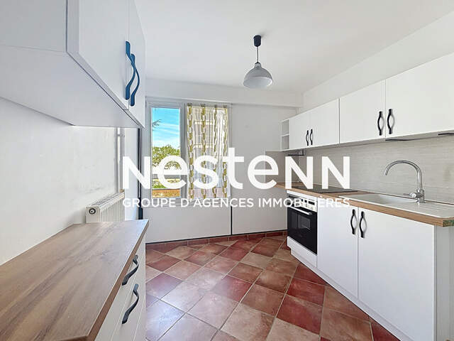 Appartement T2 BRON -  48m2 - 3è étage - Balcon - Parking privé - BRON DESGNETTES — photo du bien