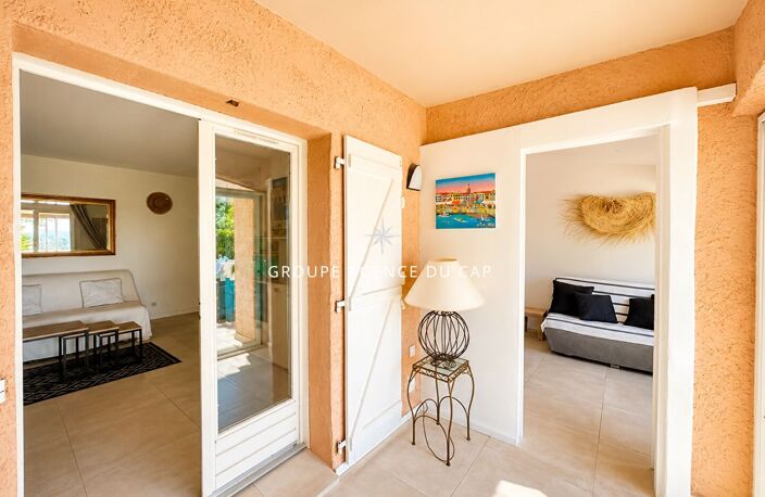 A VENDRE AUX ISSAMBRES APPARTEMENT VUE MER SUR LE GOLF DE SAINT-TROPEZ — photo 3