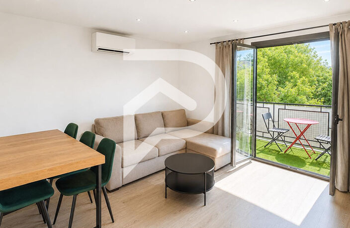 APPARTEMENT T3 TRAVERSANT- 61 m² -4 BALCONS-LES OLIVES — photo 2