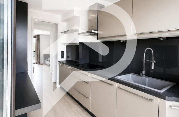 APPARTEMENT T3 TRAVERSANT- 61 m² -4 BALCONS-LES OLIVES — photo 3