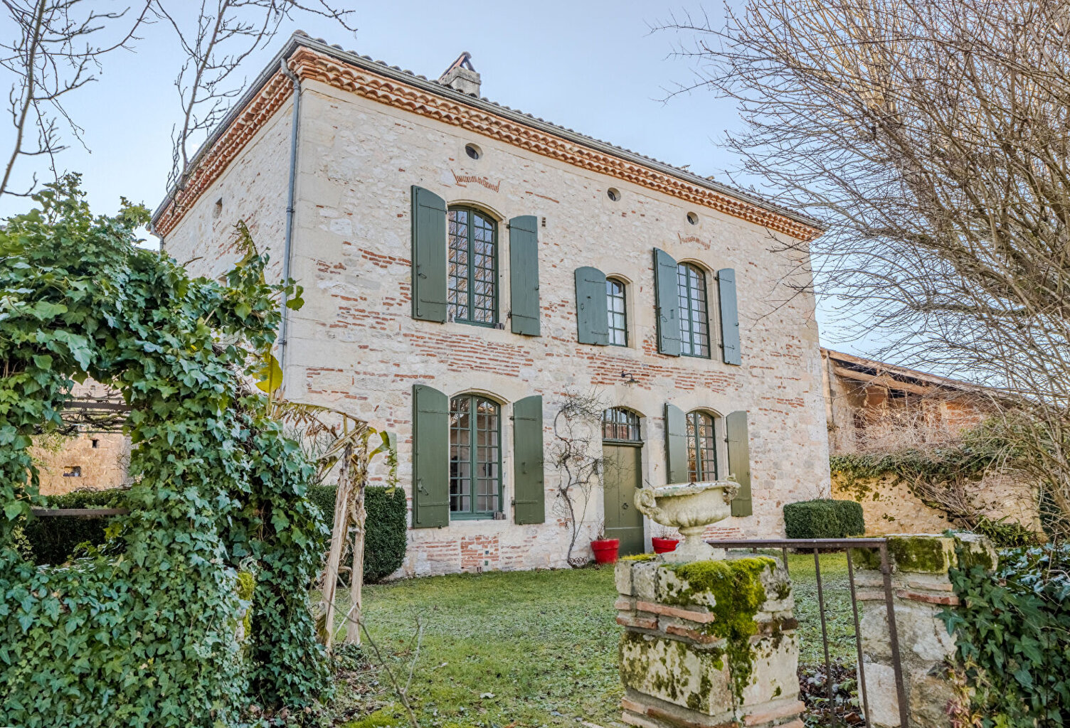 Ancien Presbytère du 18e siècle avec piscine et dépendances — photo 1