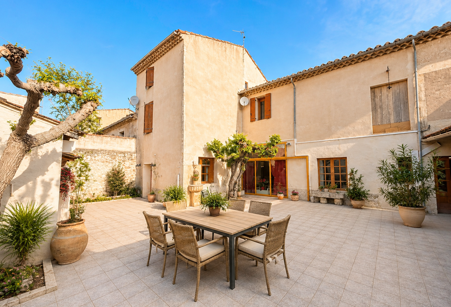 Maison de village du XVIIe, 5 pièces, 180 m2 avec jardin   village tous commerces — photo 1