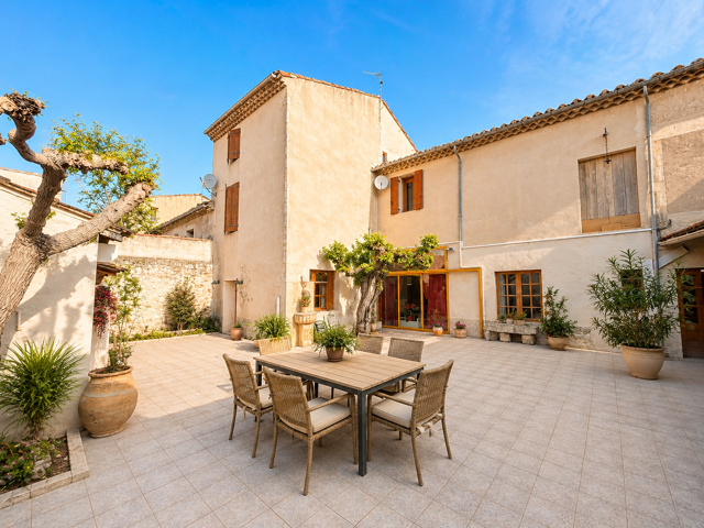 Maison de village du XVIIe, 5 pièces, 180 m2 avec jardin   village tous commerces — photo du bien