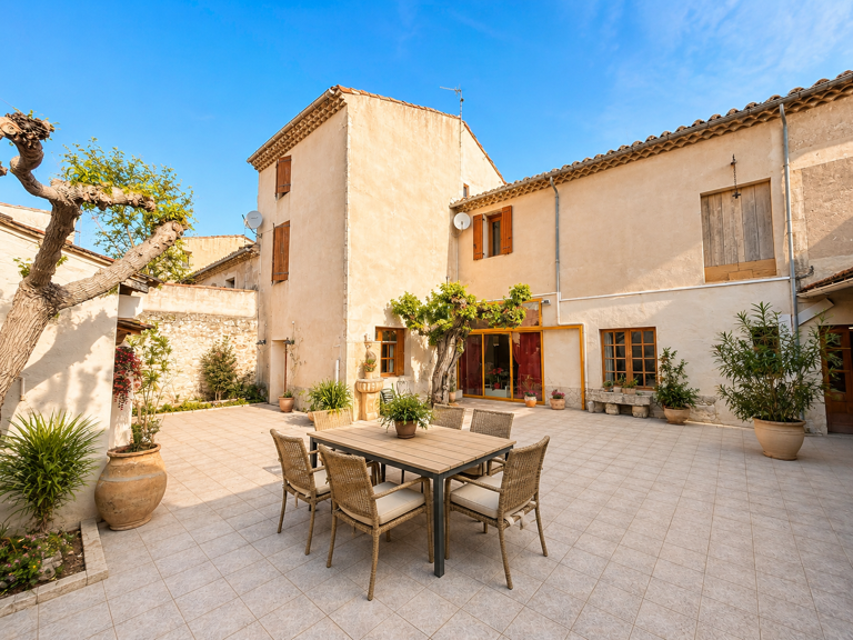 Maison de village du XVIIe, 5 pièces, 180 m2 avec jardin   village tous commerces — photo 1