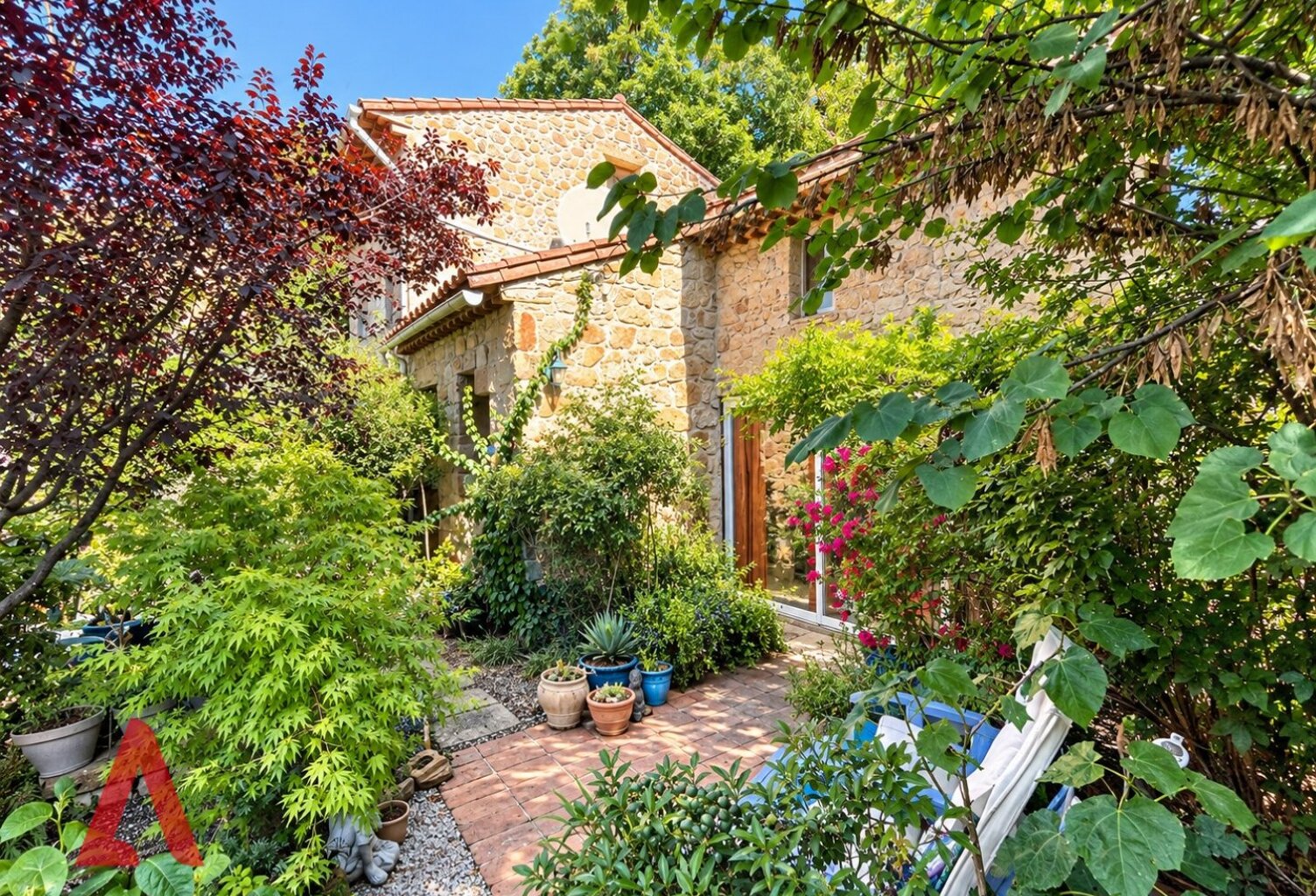 Charmante maison en pierre avec plusieurs chambres, jardin luxuriant et plusieurs terrasses — photo 1