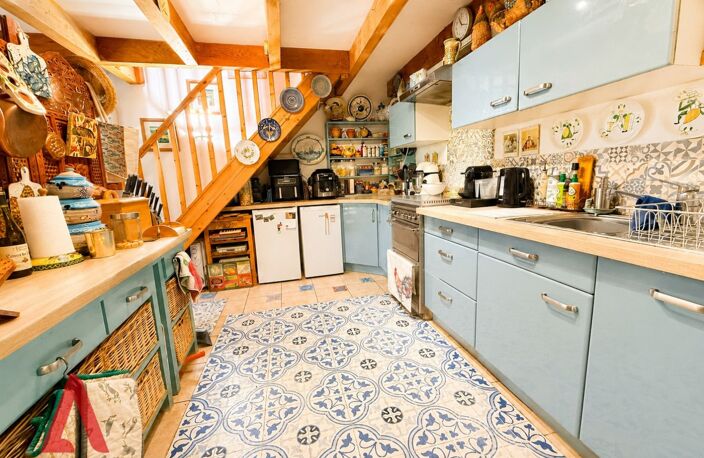 Charmante maison en pierre avec plusieurs chambres, jardin luxuriant et plusieurs terrasses — photo 2