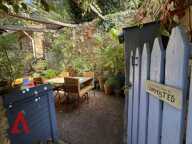 Charmante maison en pierre avec plusieurs chambres, jardin luxuriant et plusieurs terrasses — photo 3