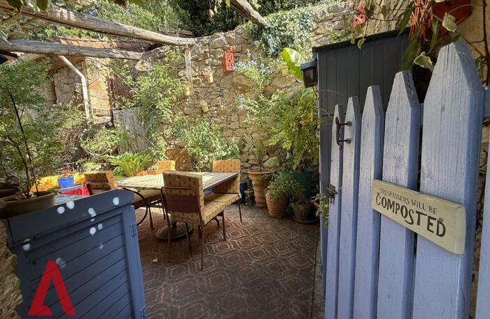 Charmante maison en pierre avec plusieurs chambres, jardin luxuriant et plusieurs terrasses — photo 3