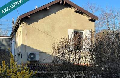 Maison de ville avec un agréable jardinet — photo du bien