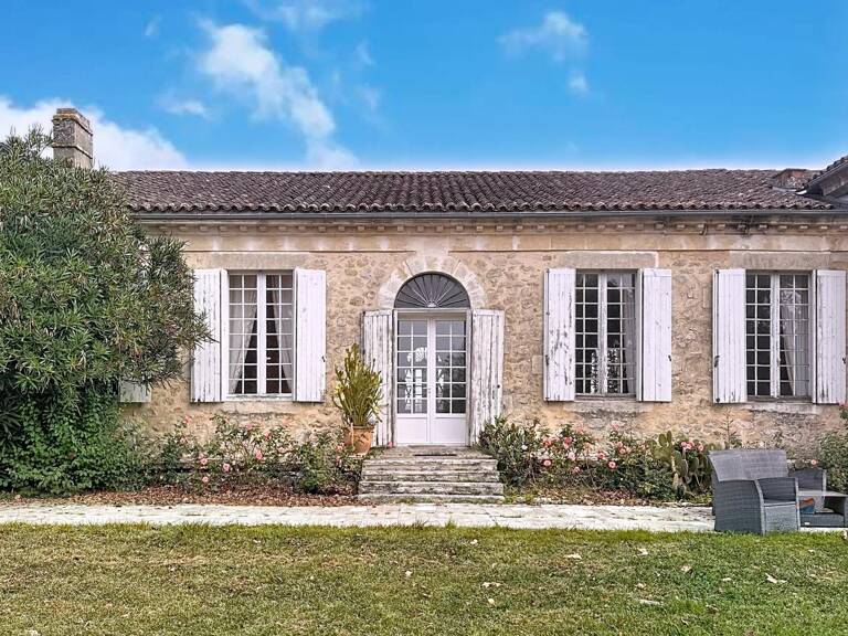 Superbe ensemble immobilier et ses 38 hectares de terres. — photo 1