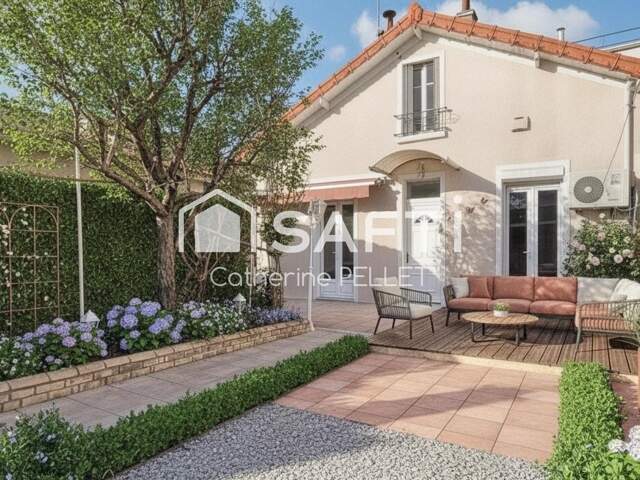 Maison familiale avec jardin, garage et sous-sol aménagé — photo du bien