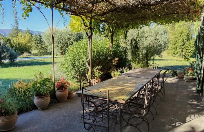 Propriété d'exception avec deux maisons  Terrain arboré d'1 hectare avec piscine — photo 2