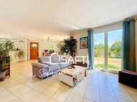 Maison familiale de plain-pied  6 chambres  Terrain arboré de 2 460 m² — photo 2