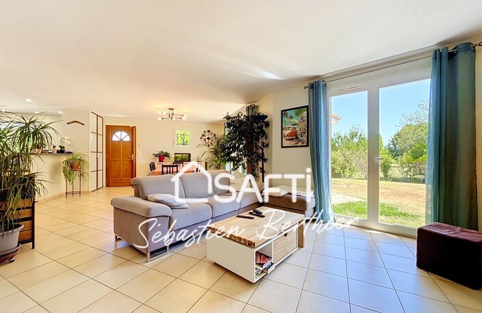 Maison familiale de plain-pied  6 chambres  Terrain arboré de 2 460 m² — photo 2