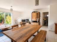 Maison de plain-pied avec jardin arboré. — photo 3