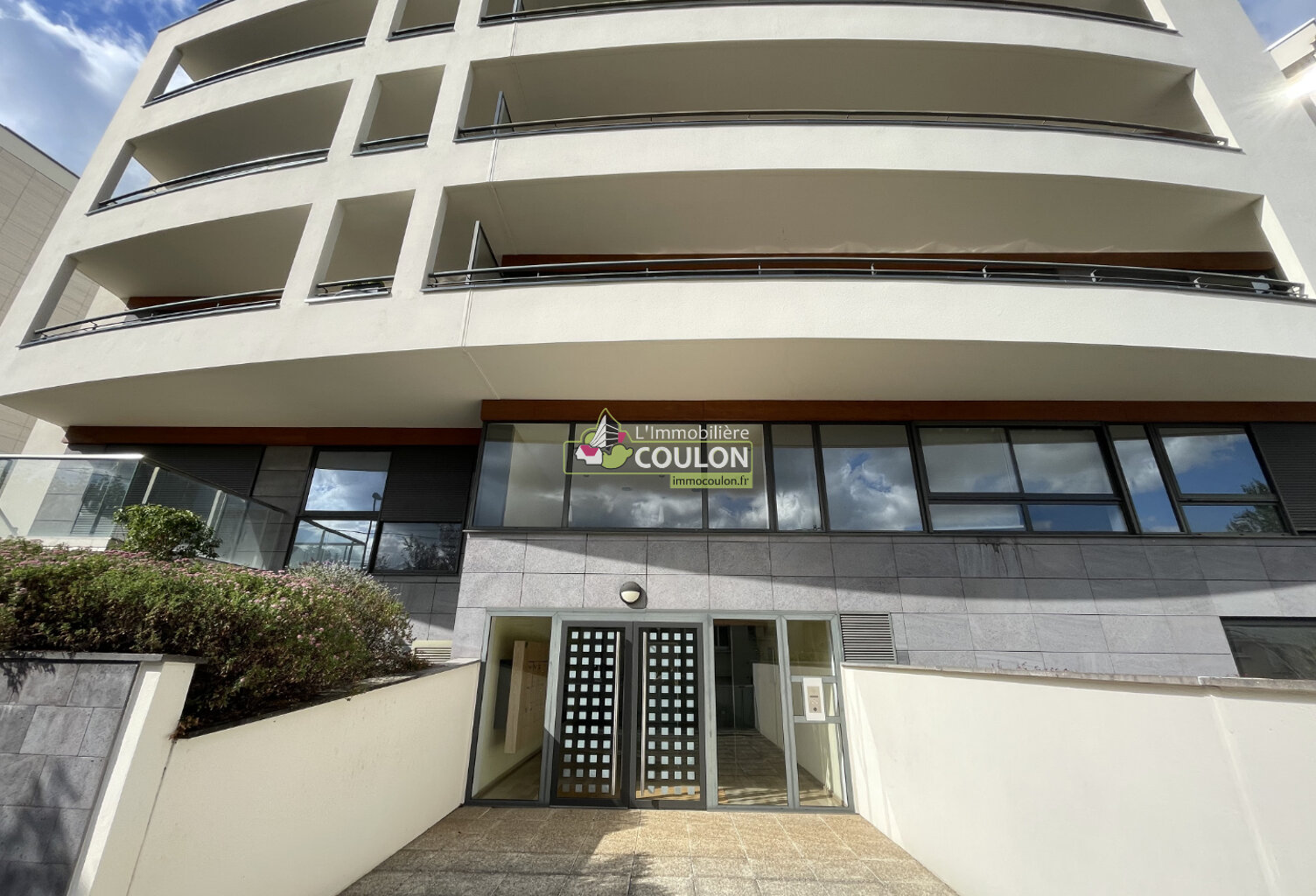 CARREFOUR EUROPE/COLLEGE TEILHARD DE CHARDIN — photo 1