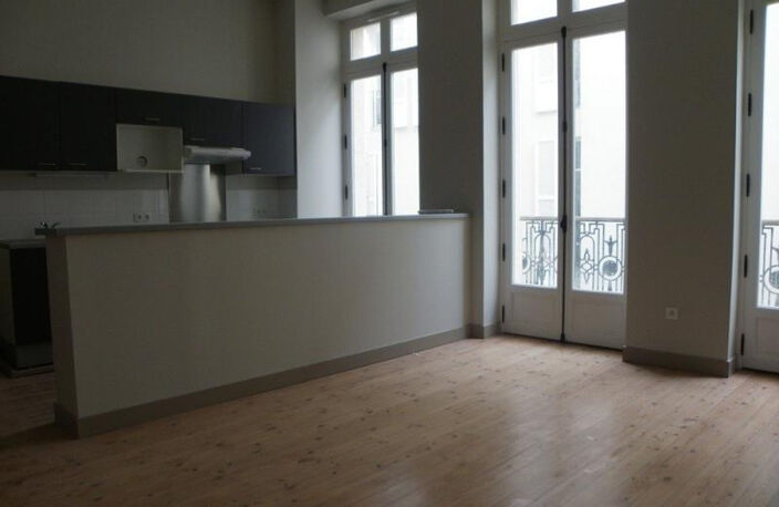 T2 BORDEAUX - RUE NEUVE — photo 3