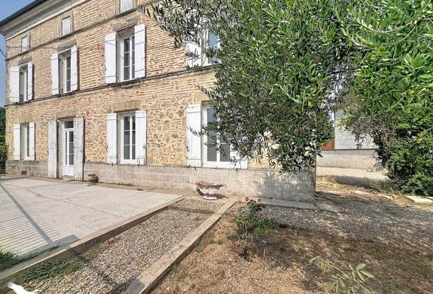 Maison en pierre de 6 pièces principales — photo 1
