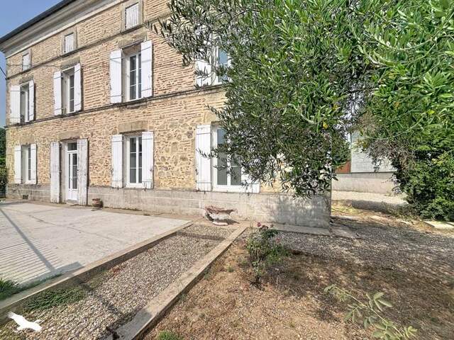 Maison en pierre de 6 pièces principales — photo du bien