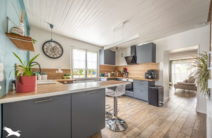 Vente maison 4 pièces 93 m² Saint-Pierre-la-Noue (17700) — photo 2