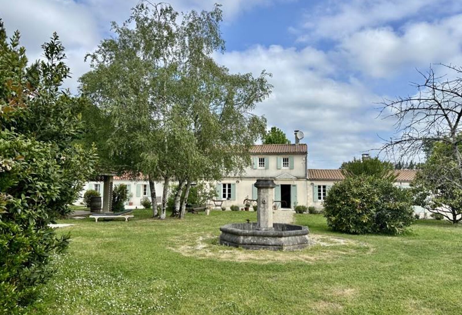 Maison en pierre de 9 pièces principales — photo 1