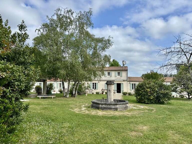 Maison en pierre de 9 pièces principales — photo 1