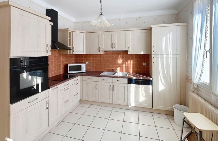Maison en pierre de 6 pièces principales — photo 2