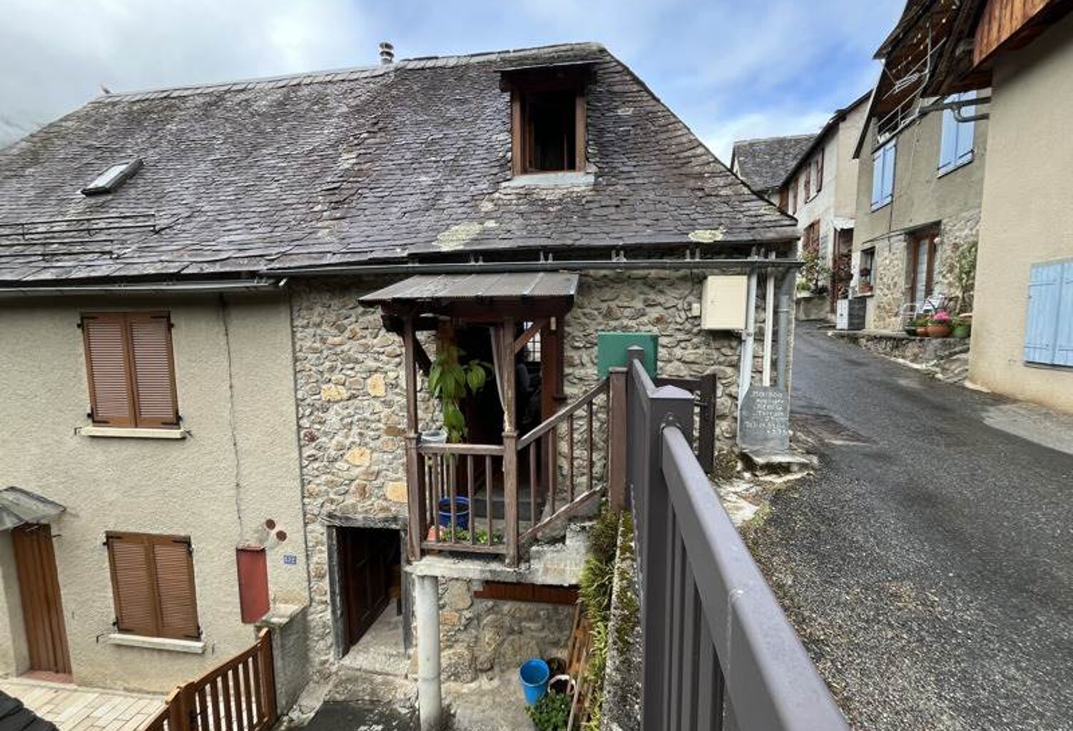Maison en pierre de 2 pièces principales — photo 1