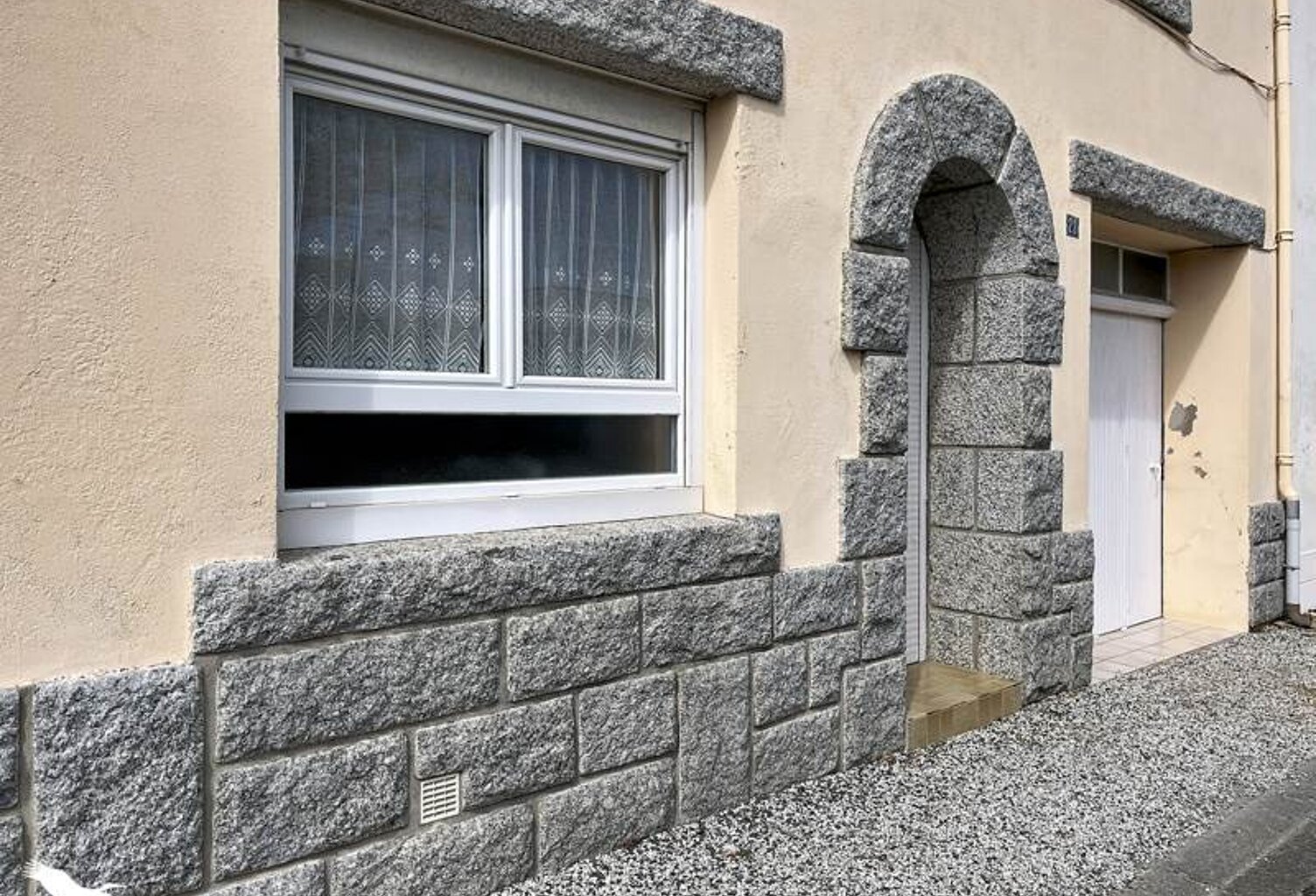 Maison en pierre de 4 pièces principales — photo 1