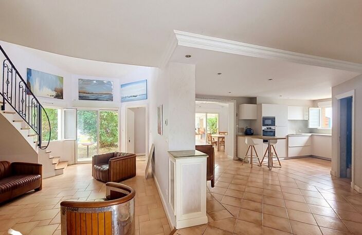 Villa de 5 pièces principales — photo 2