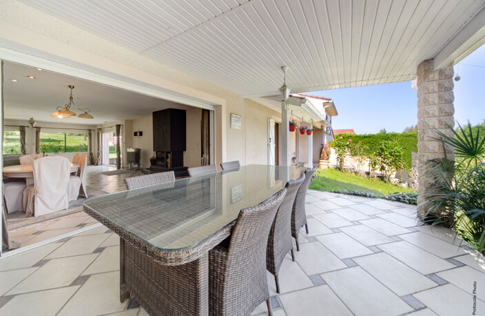 SAINT-SAUVEUR - Maison d'architecte de 214m² sur 2560m² de parc paysagé. — photo 4