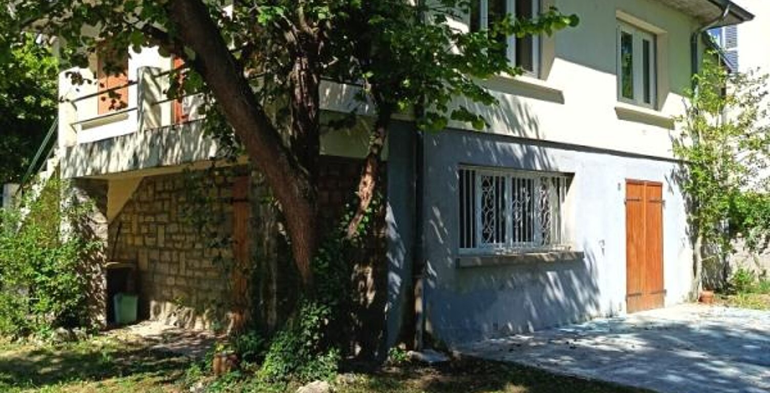 Maison de ville avec jardin arboré en bordure du Durgeon   V — photo 1