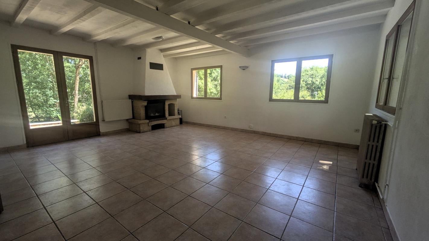 Villa / Maison  T5 à louer Valady 12330