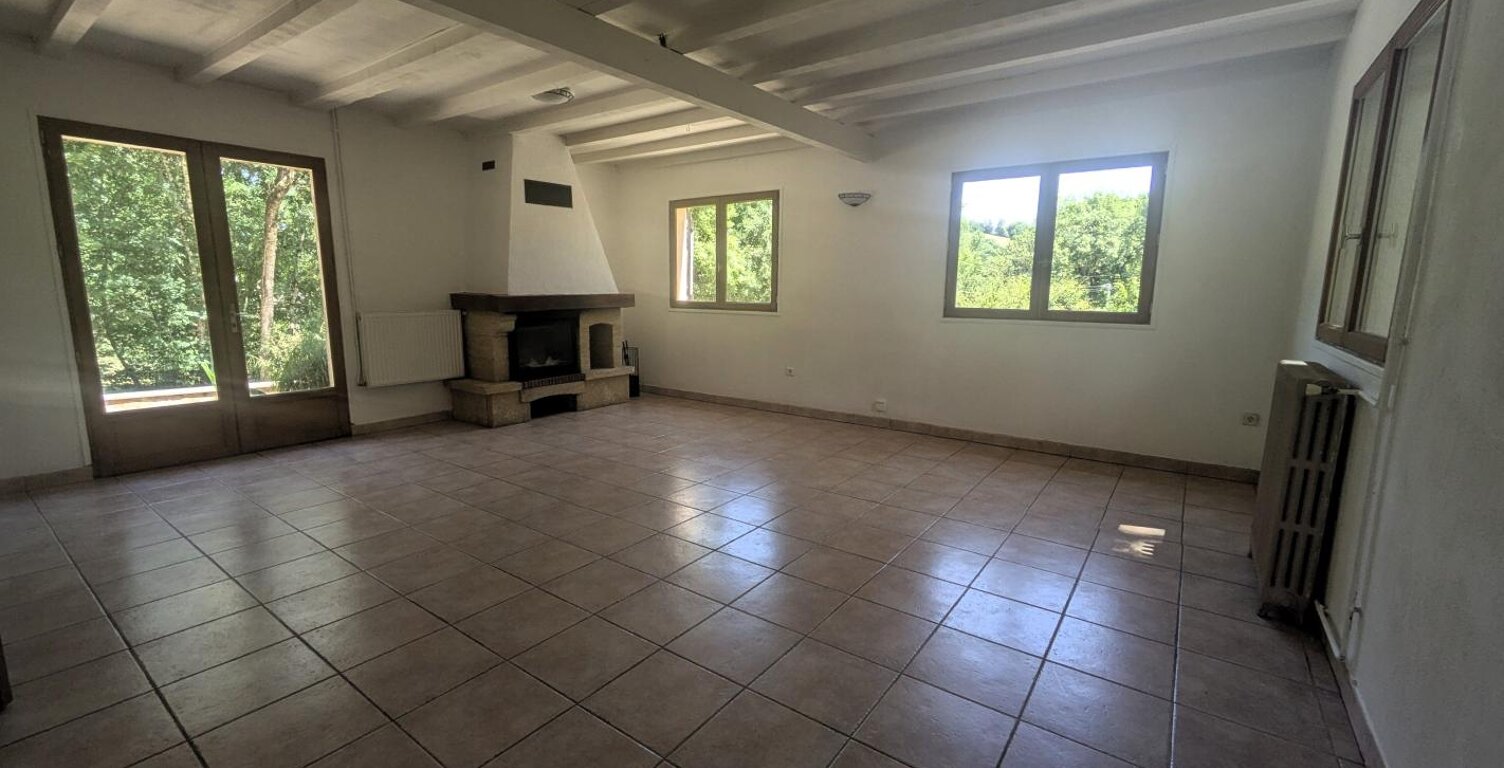 Maison à louer avec terrain et garage — photo 1