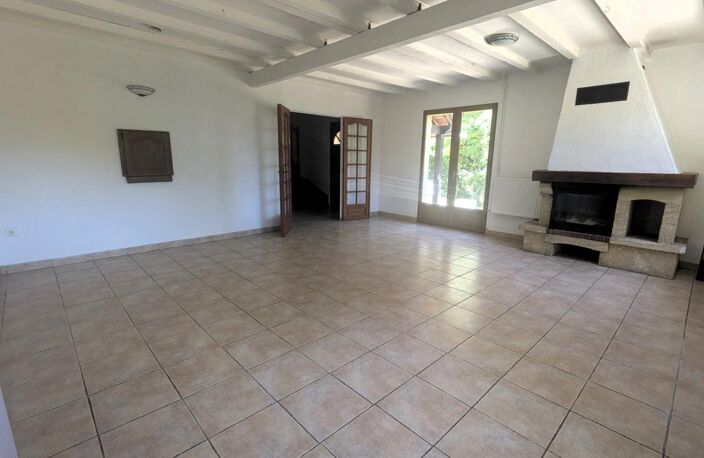 Maison à louer avec terrain et garage — photo 2