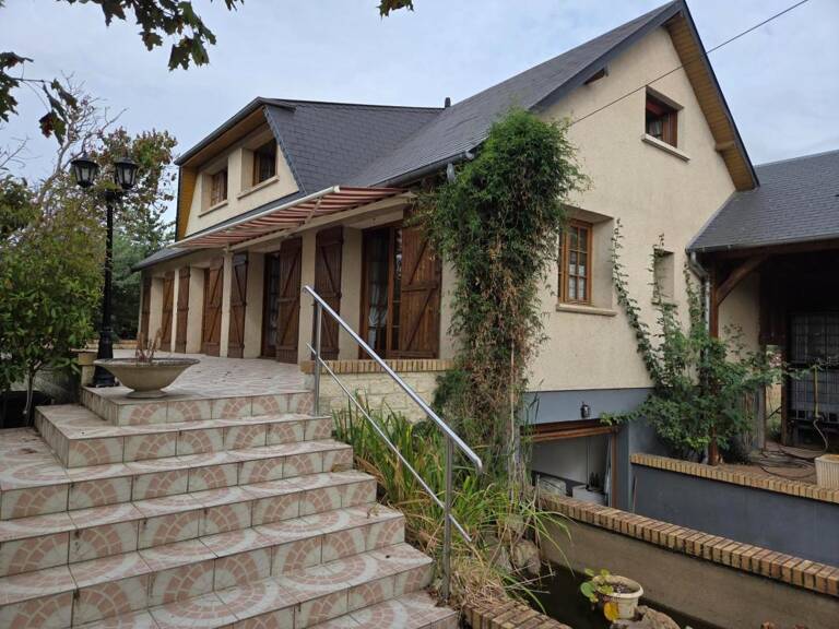 Maison de 145 M2 avec 5 chambres, grand sous-sol,  carport de 44 M2 et une dépendance de 40 M2 à SAINT LEGER DE RÔTES — photo 1