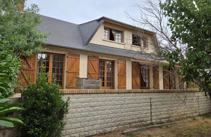 Maison de 145 M2 avec 5 chambres, grand sous-sol,  carport de 44 M2 et une dépendance de 40 M2 à SAINT LEGER DE RÔTES — photo 2