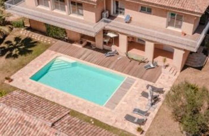 Maison à vendre 9 pièces COLLOBRIERES (83) — photo 2