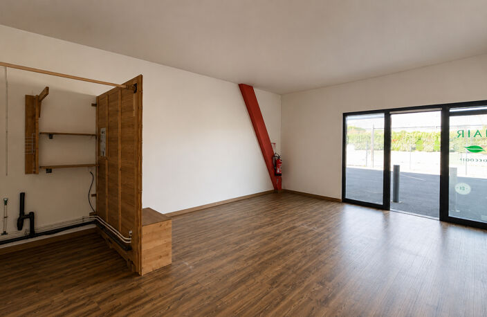 À LOUER UREAU / CABINET AVEC ACCÈS DIRECT DEPUIS LE PARKING - SECTEUR CAVIGNAC — photo 3