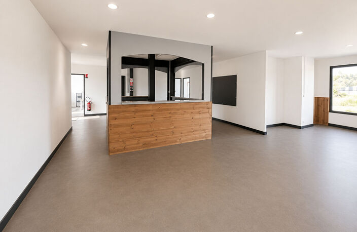 À LOUER ENSEMBLE PROFESSIONNEL DE 6 BUREAUX DE 204 M² SECTEUR CAVIGNAC — photo 2