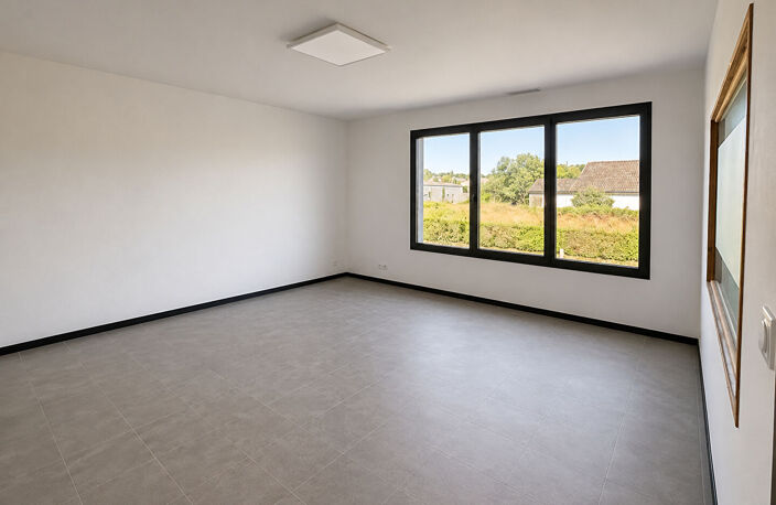 À LOUER ENSEMBLE PROFESSIONNEL DE 6 BUREAUX DE 204 M² SECTEUR CAVIGNAC — photo 5