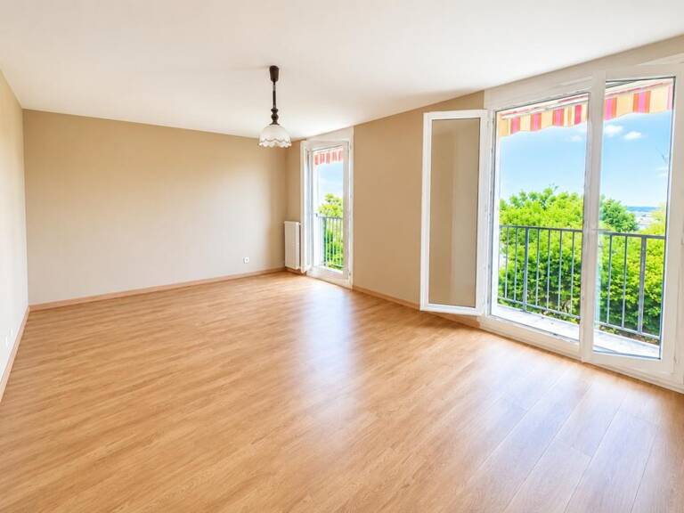 Saint-Cyr-sur-Loire – Bel appartement T3 lumineux avec ascensceur, garage, cave et balcon — photo 1