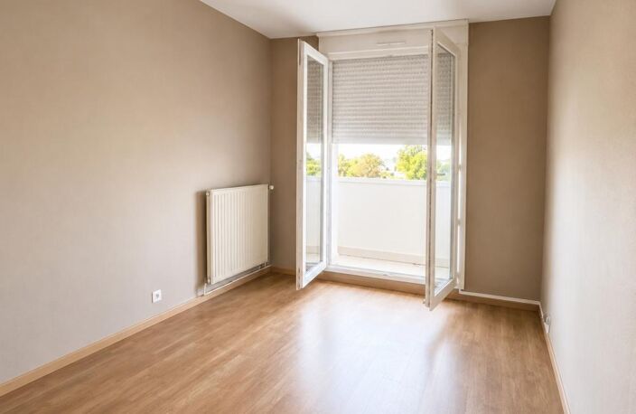 Saint-Cyr-sur-Loire – Bel appartement T3 lumineux avec ascensceur, garage, cave et balcon — photo 4
