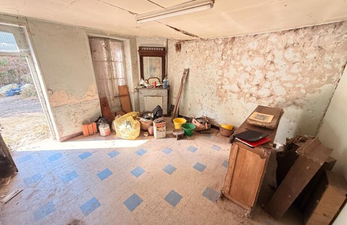 EN EXCLUSIVITE ! Ancienne petite ferme à restaurer 66m² avec dépandances terrain 2238m² 24500€ — photo 3