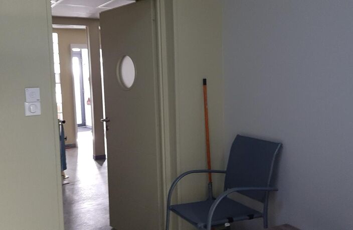 APPARTEMENT PLAIN PIED, LOUÉ, AVEC ANCIEN LOCAL COMMERCIAL COEUR DE VILLE — photo 5