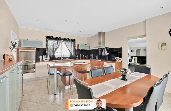 COUP DE CŒUR GARANTI : 285 m² DE PRESTATIONS HAUT DE GAMME, PISCINE CARRELÉE, POOL HOUSE ET INTIMITÉ TOTALE — photo 4