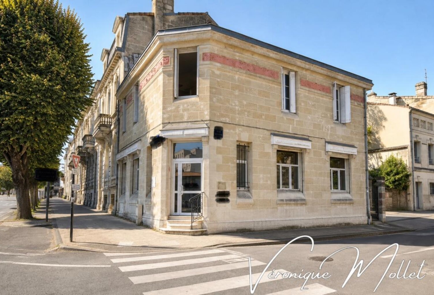 BORDEAUX CENTRE - Aux pieds du tramway – Élégant immeuble de 190 m² avec jardin — photo 1