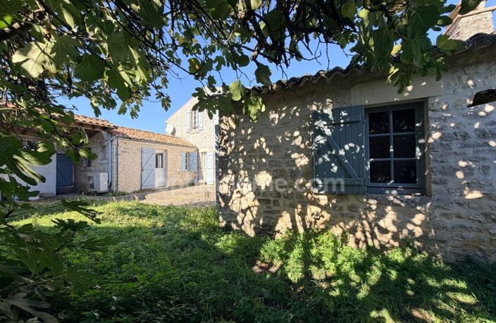 Sainte-Marie-de-Ré – Authentique maison rétaise en pierres, jardin clos et dépendance — photo 2